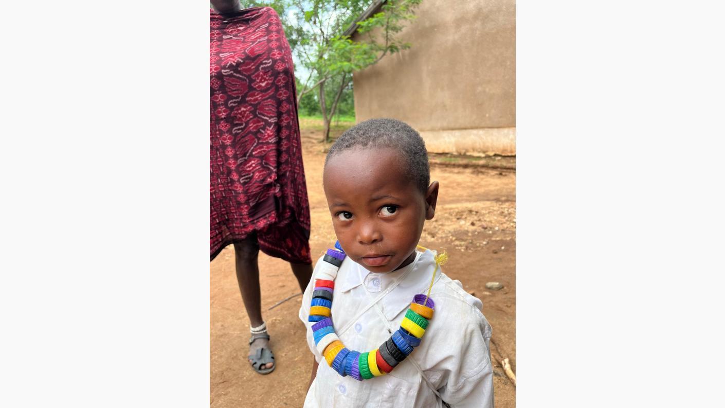 Papuci și uniforme pentru școală – în vizită la Ipwasi