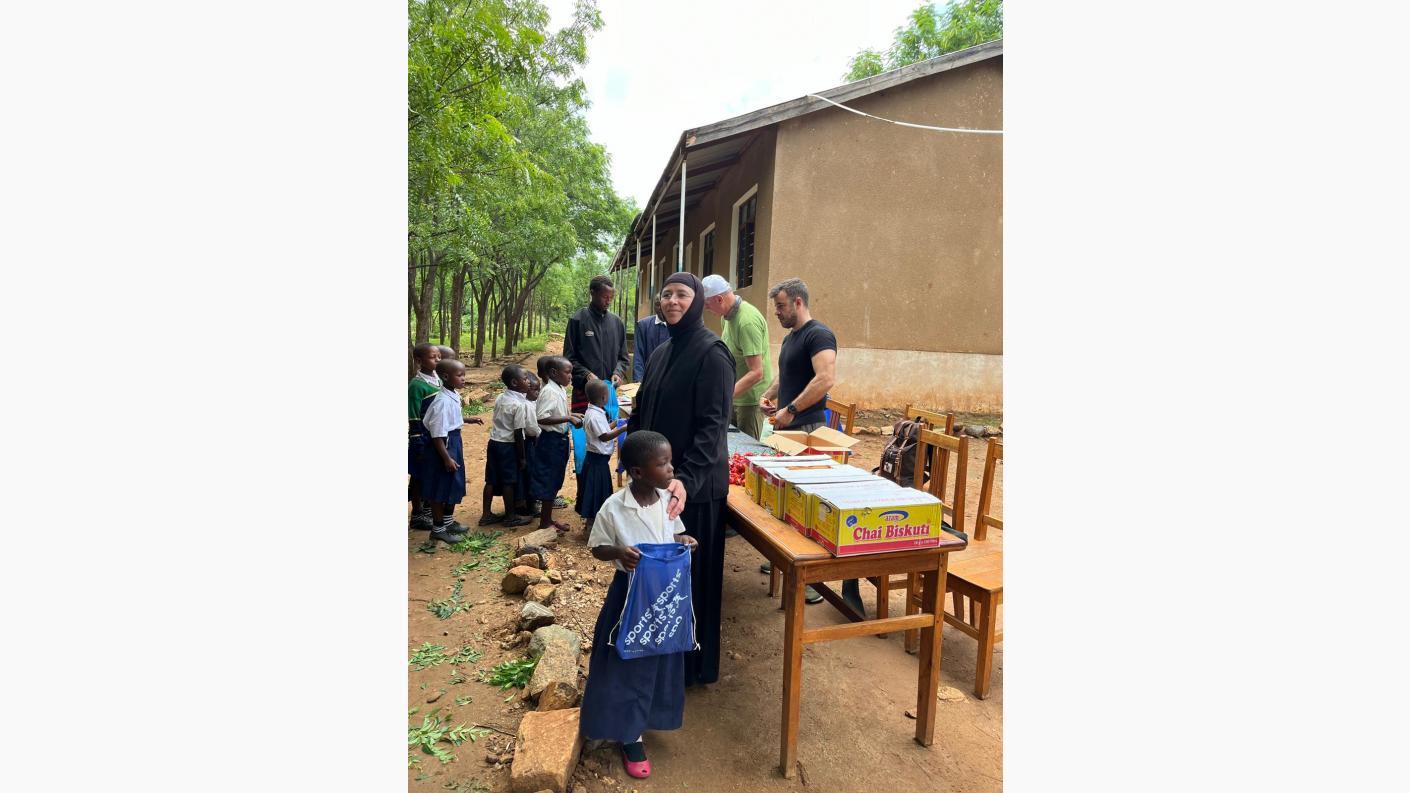 Papuci și uniforme pentru școală – în vizită la Ipwasi