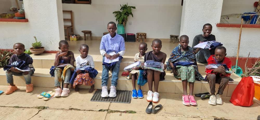 Papuci și uniforme pentru școală – la Kidamali, Tanznia