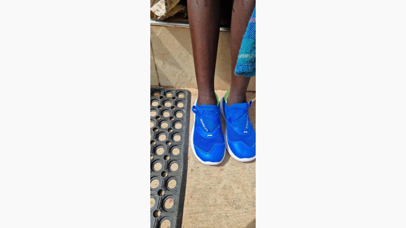 Papuci și uniforme pentru școală – la Kidamali, Tanznia