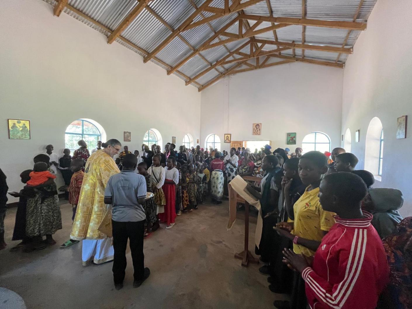 Slujbă arhierească în parohia din satul Ibogo