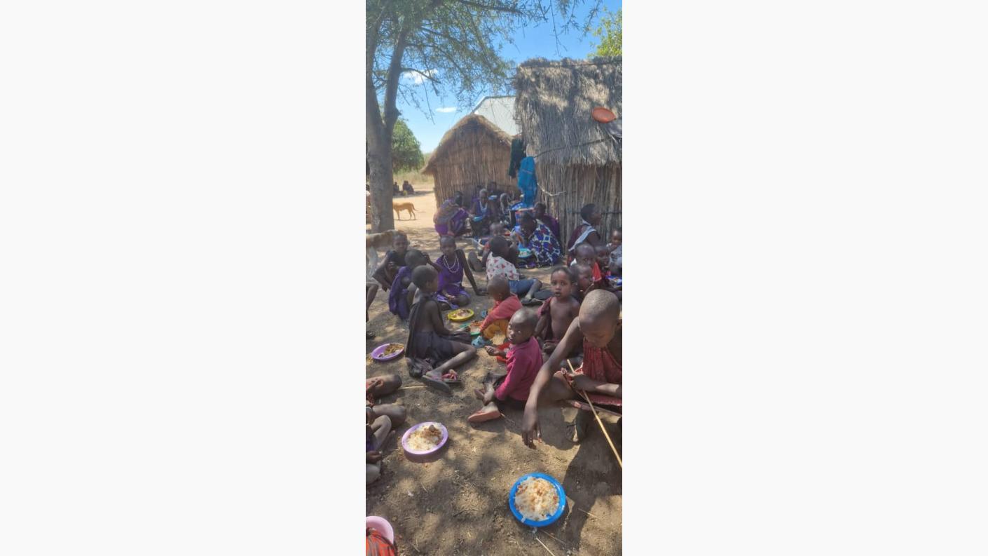 53 de femei și copii s-au botezat la Mapogoro