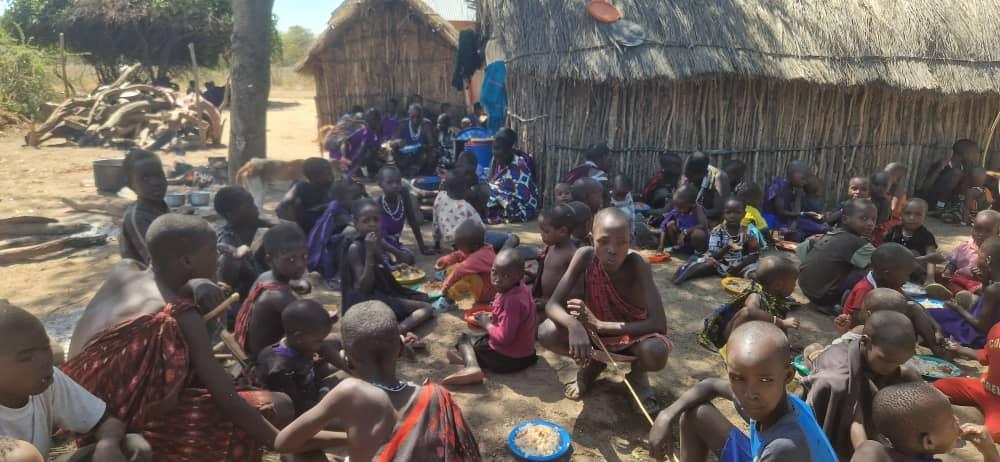 53 de femei și copii s-au botezat la Mapogoro