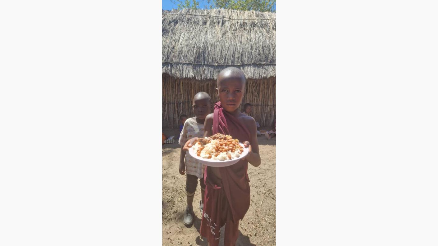 53 de femei și copii s-au botezat la Mapogoro