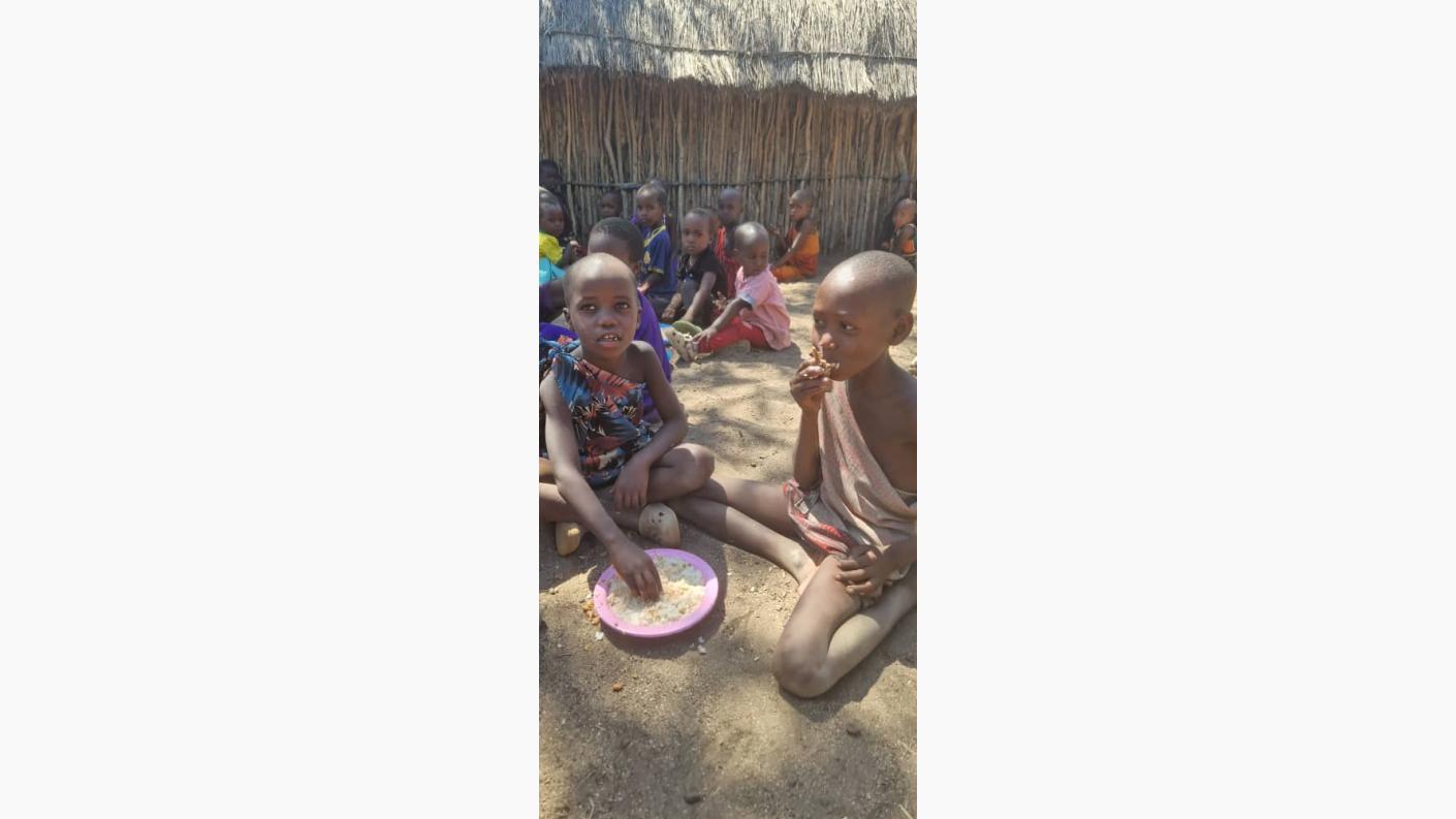 53 de femei și copii s-au botezat la Mapogoro