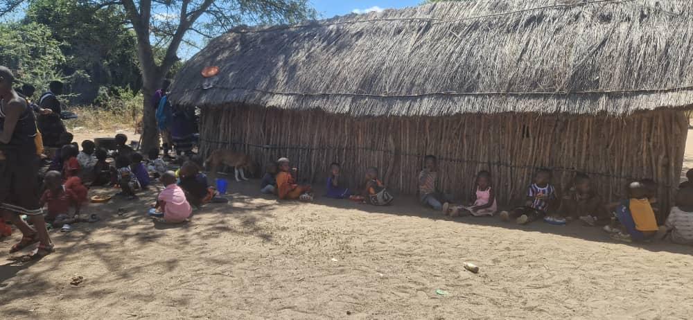 53 de femei și copii s-au botezat la Mapogoro