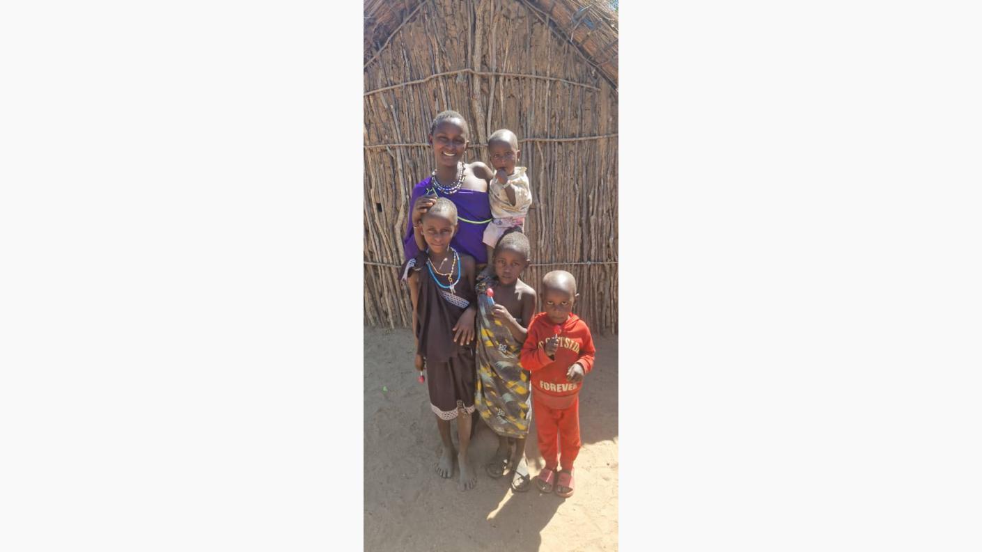 53 de femei și copii s-au botezat la Mapogoro