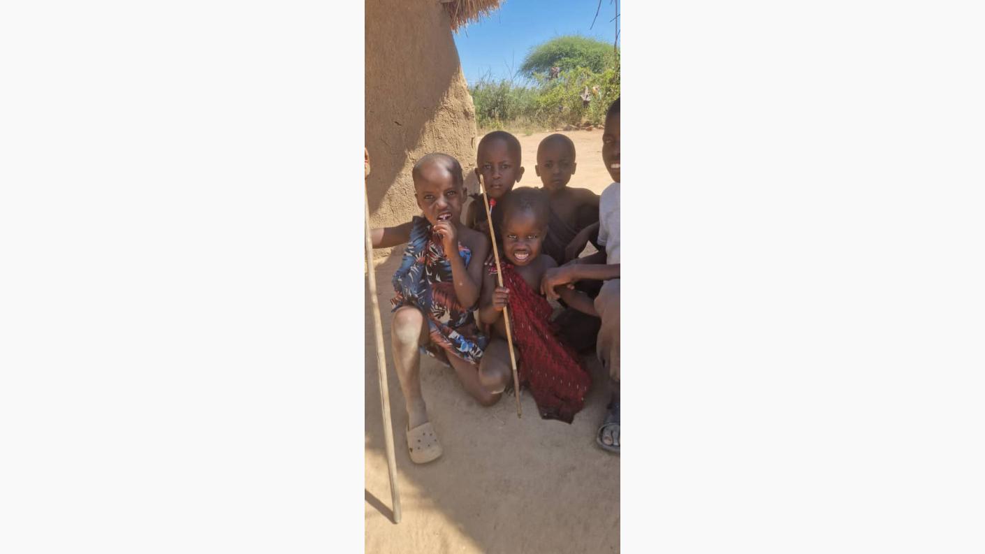 53 de femei și copii s-au botezat la Mapogoro