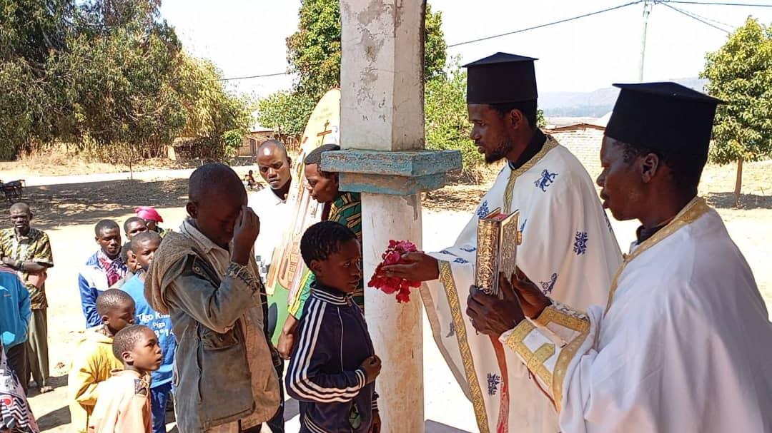 Înălțarea Sfintei Cruci – hramul parohiei din Makongati