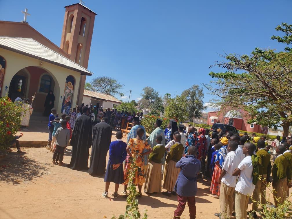 Hram la biserica mică a Centrului Misionar din Kidamali