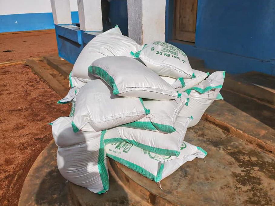 Daruri de Crăciun pentru 30 de familii din satul Nyamihuu