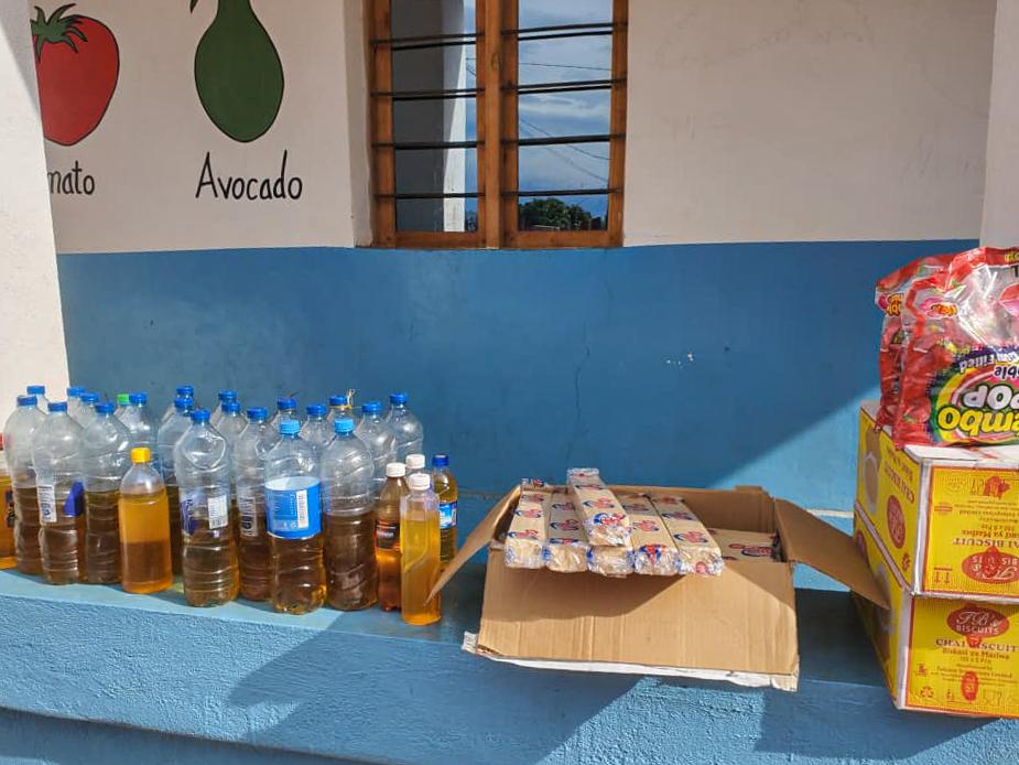 Daruri de Crăciun pentru 30 de familii din satul Nyamihuu