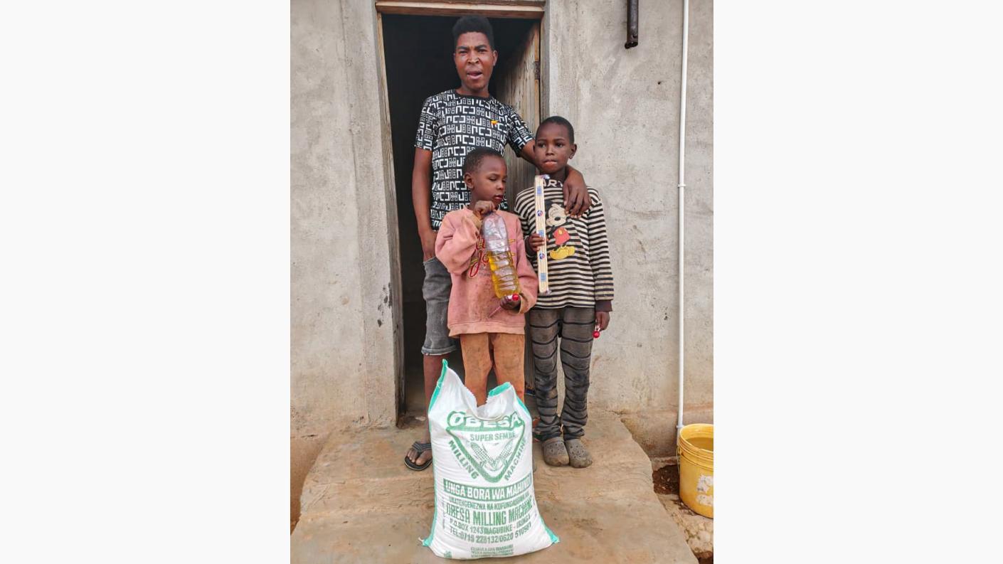 Daruri de Crăciun pentru 30 de familii din satul Nyamihuu