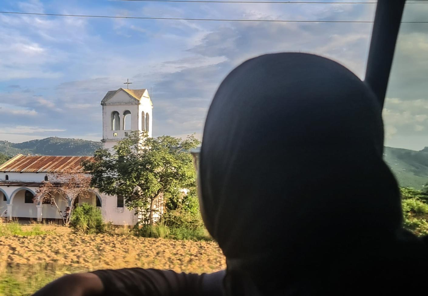 Liceul „Dimitrios” din Magubike – locul unde școala începe cu o sapă