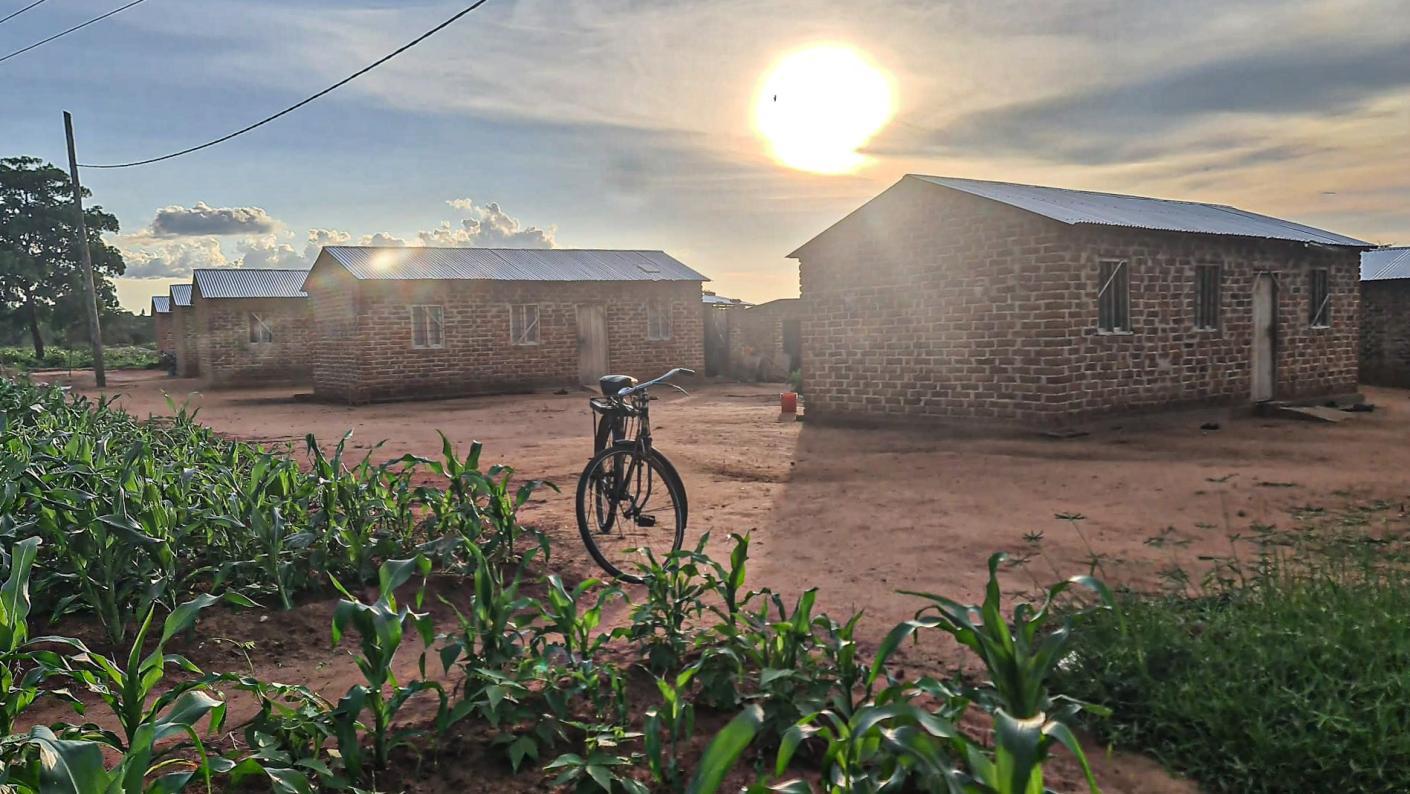 În vizită la casele din satul Mbumi