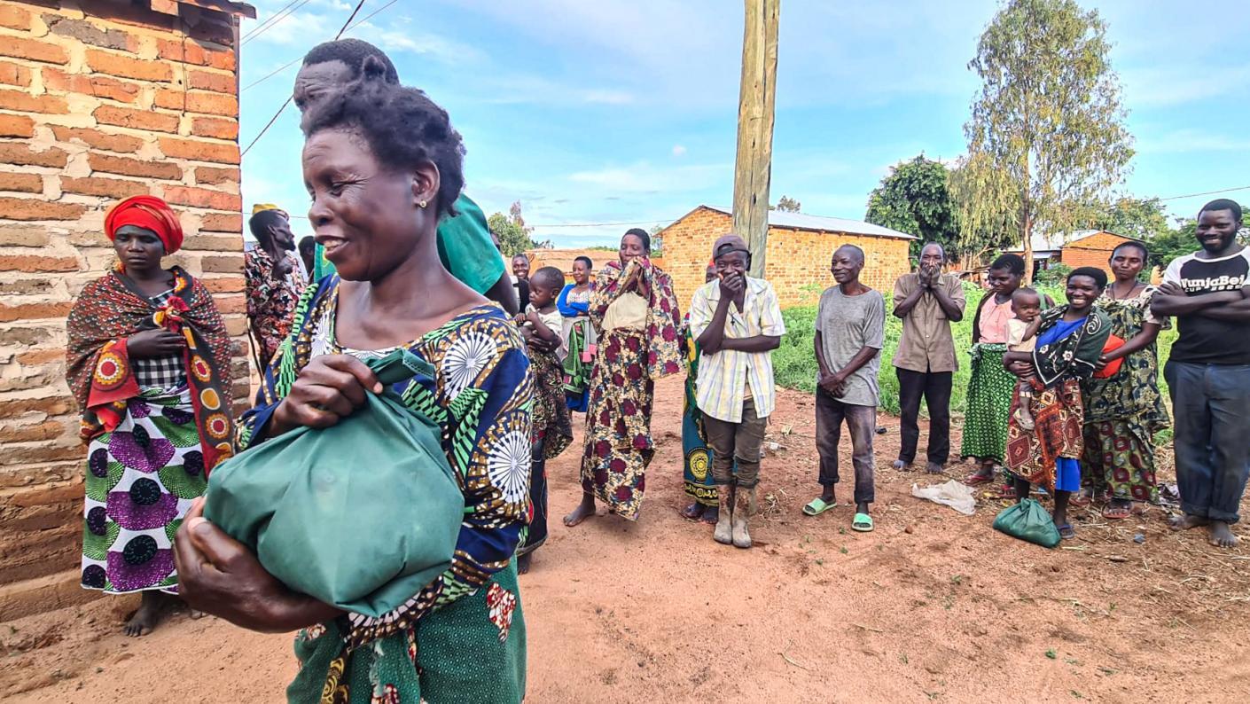 În vizită la casele din satul Mbumi