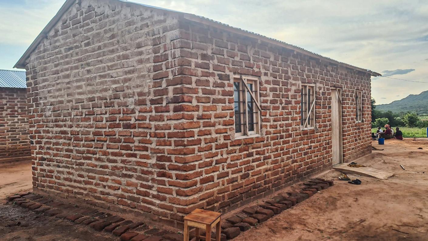 În vizită la casele din satul Mbumi