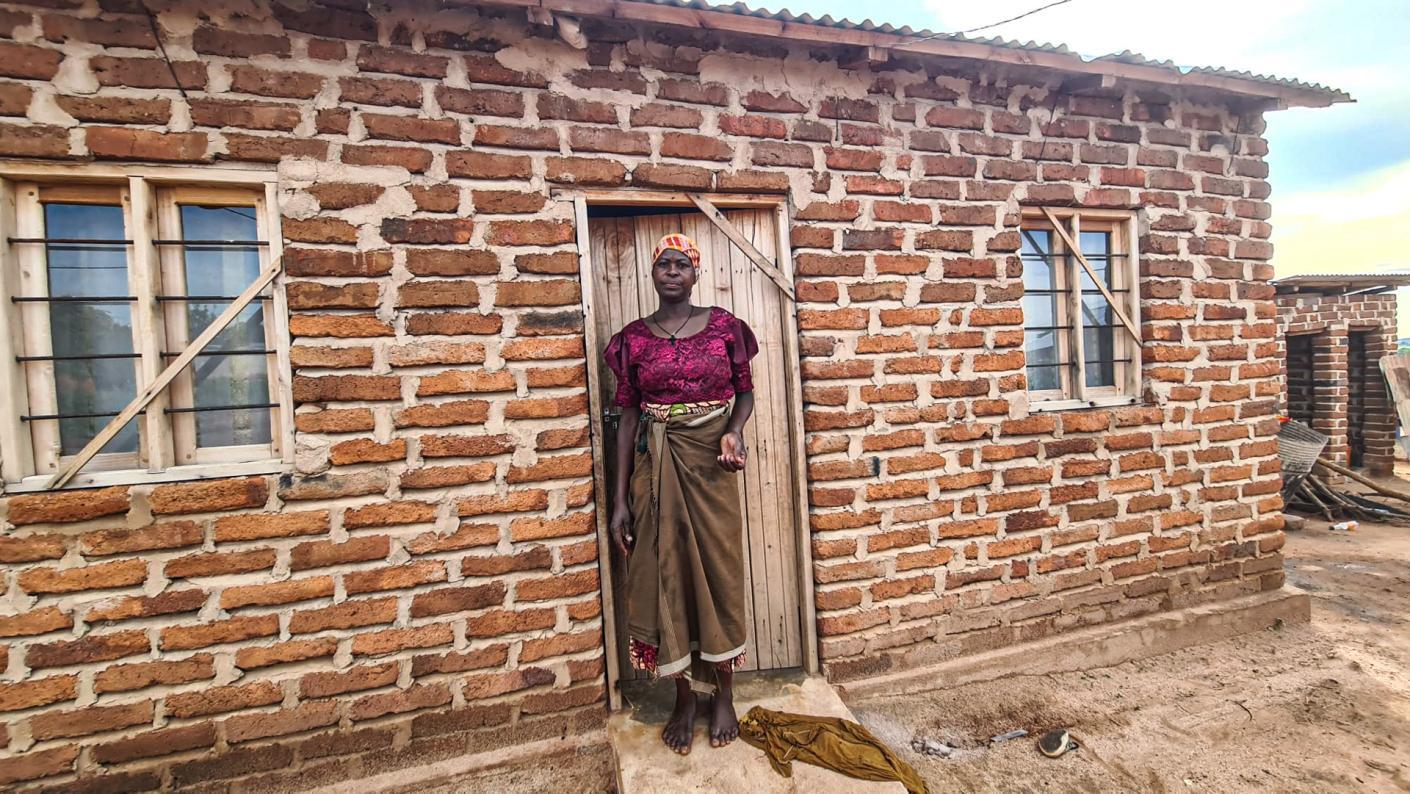 În vizită la casele din satul Mbumi