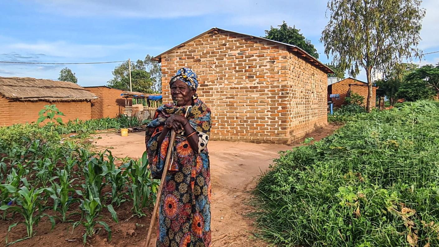 În vizită la casele din satul Mbumi