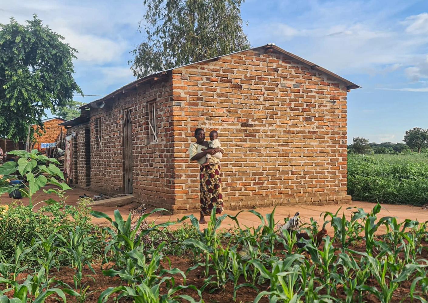 În vizită la casele din satul Mbumi