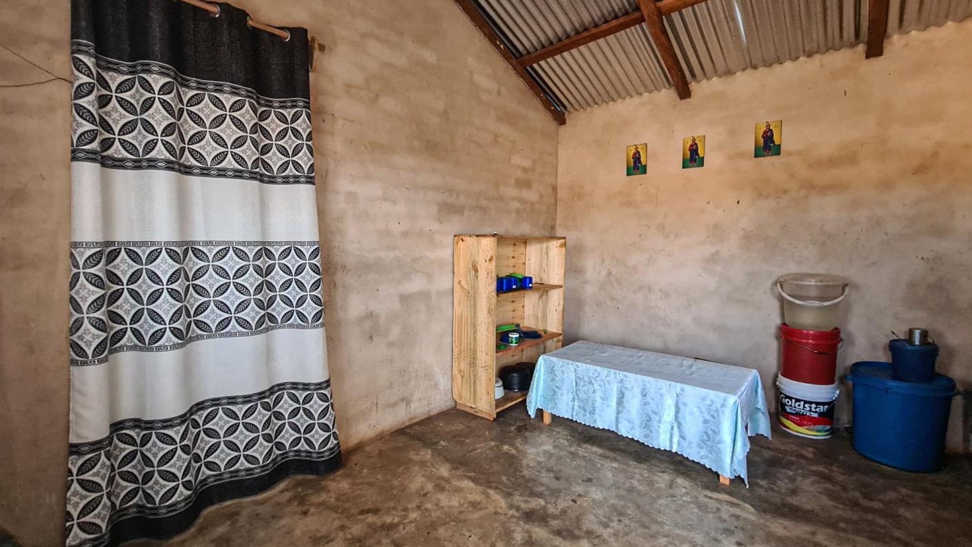 În vizită la casele din satul Mbumi