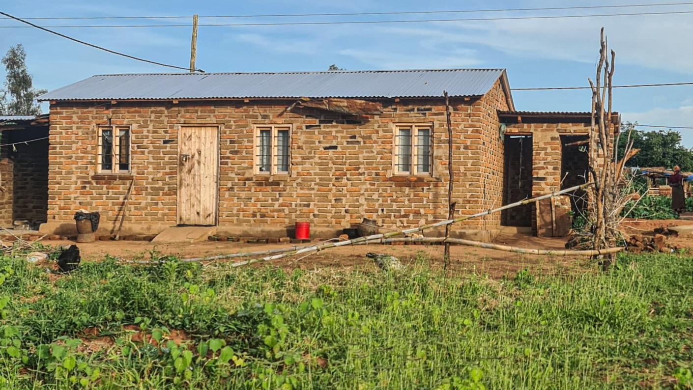 În vizită la casele din satul Mbumi