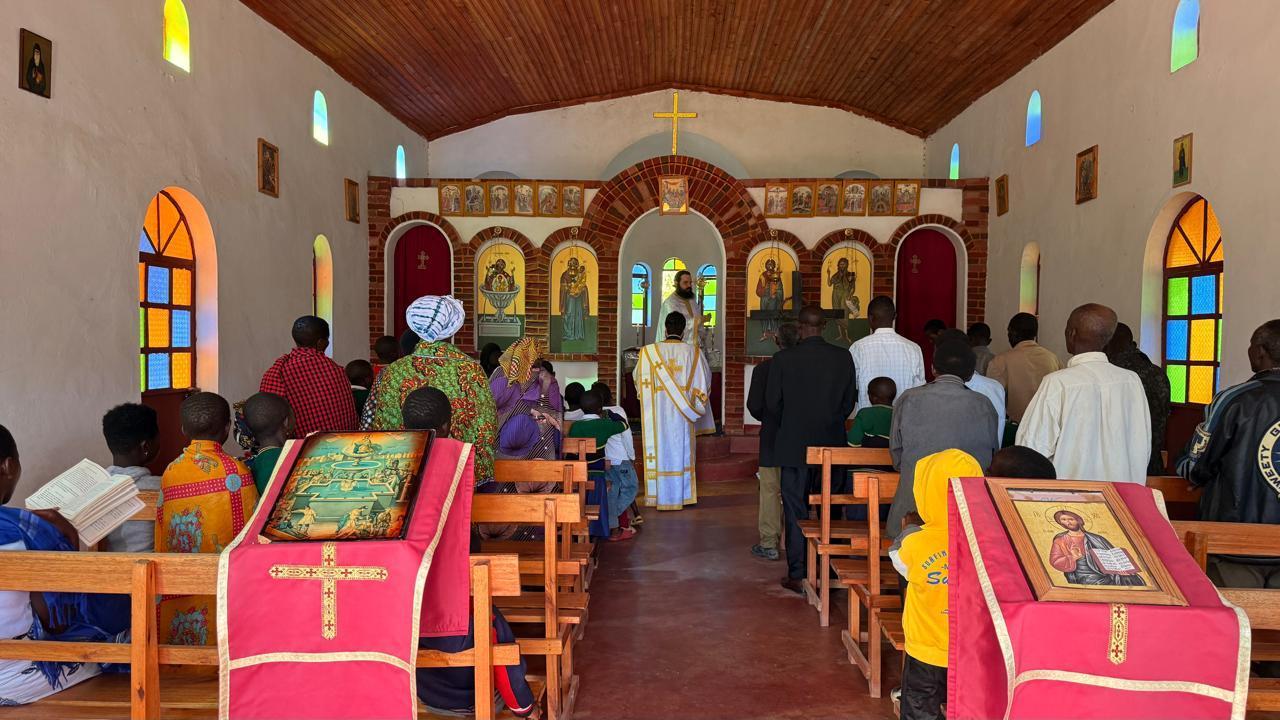 Satele Makota şi Nyamahana în sărbătoare de „Izvorul Tămăduirii”