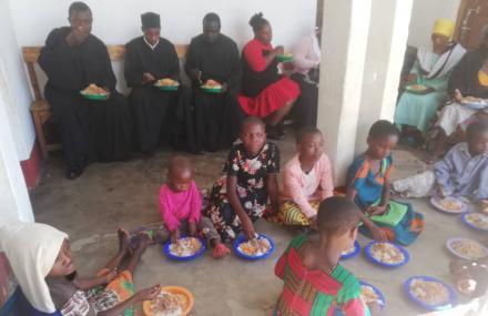 Duminica Sfintei Cruci – hrană sufletească și trupească pentru copiii din Kidamali